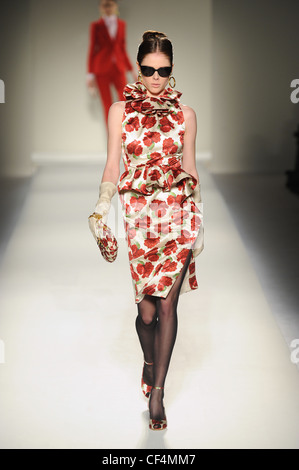 Moschino Milan Prêt à Porter Automne Hiver 2011 2012 Banque D'Images