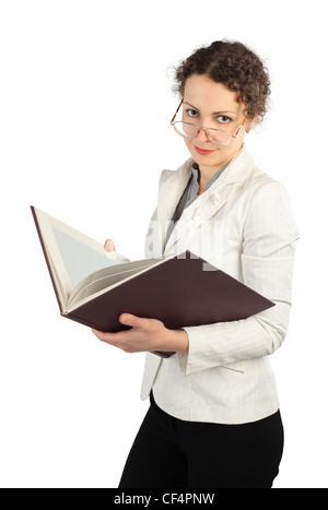 Jeune femme sérieuse dans les verres holding big book, looking at camera, isolated on white Banque D'Images