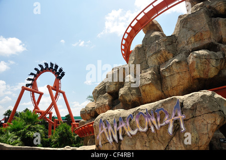 L'Anaconda ride à Gold Reef City Theme Park, Johannesburg, la Province de Gauteng, Afrique du Sud Banque D'Images