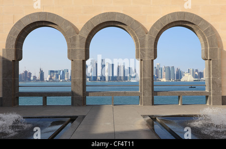 Vue sur l'horizon de Doha du Musée d'art islamique, au Qatar Banque D'Images