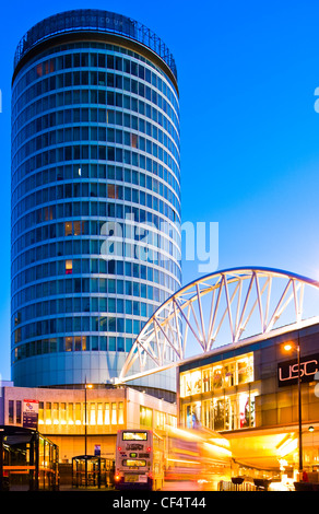 La Rotonde, iconique, classé Grade II, haut bâtiment cylindrique à Birmingham au lever du soleil. Le bâtiment a été achevé en 19 Banque D'Images