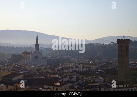 Vue depuis le campanile de Giotto, à clocher de la cathédrale, à la basilique de Santa Croce, Florence, Toscane, Italie, Europe Banque D'Images