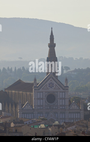 Vue depuis le campanile de Giotto, à clocher de la cathédrale, à la basilique de Santa Croce, tôt le matin, Florence, Toscane, Banque D'Images