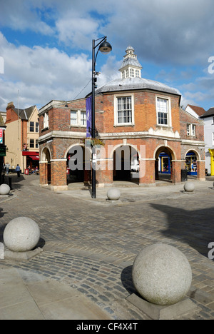 Place de l'église et la petite maison sur le marché. La petite maison du marché est aussi connu localement comme "l'Pepperpot'. Banque D'Images