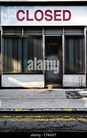 Avant d'un magasin de la rue haute qui est est fermé - Concept Banque D'Images