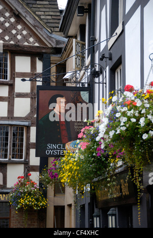 Extérieur de Sinclairs Oyster Bar dans la pagaille, Manchester. Le bar a été déplacé à 300 mètres de son emplacement d'origine pour faire place fo Banque D'Images