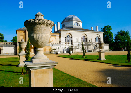 Chiswick House and gardens, un néo-palladienne villa construite par le troisième comte de Burlington en 1729 pour présenter sa collection d'art un Banque D'Images