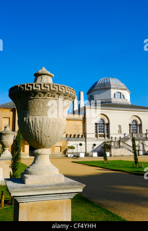 Chiswick House and gardens, un néo-palladienne villa construite par le troisième comte de Burlington en 1729 pour présenter sa collection d'art un Banque D'Images