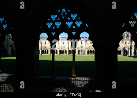 Cloître de la cathédrale, la plus vaste cité monastique cloître, en Angleterre. Banque D'Images