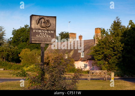 Fornham All Saints village green et signe, dans le Suffolk, UK Banque D'Images