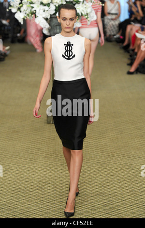 Bill Blass New York pour WearSpringSummer 2012 Banque D'Images