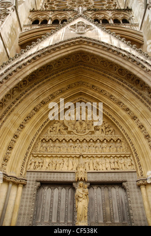 L'Abbaye de Westminster entrée nord et façade de la place du Parlement. Banque D'Images