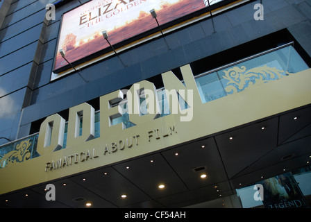 Vue extérieure de l'entrée le cinéma Odeon à Leicester Square. Banque D'Images