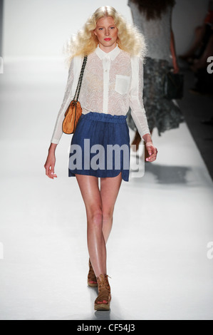 Rebecca Minkoff New York pour WearSpringSummer 2012 Banque D'Images