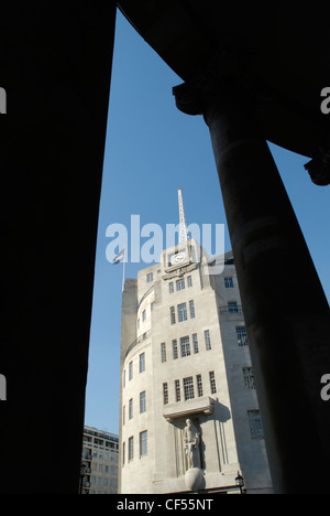 La Maison vue d'entre les piliers de l'église proche de toutes les âmes. Banque D'Images