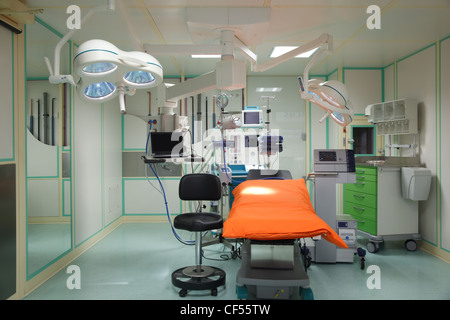 L'équipement pour la salle d'opération. Lampes spéciales, de surveiller et de bureau. Banque D'Images