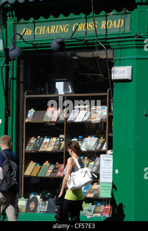 La boutique avant d'un second hand bookshop sur Charing Cross Road. Banque D'Images