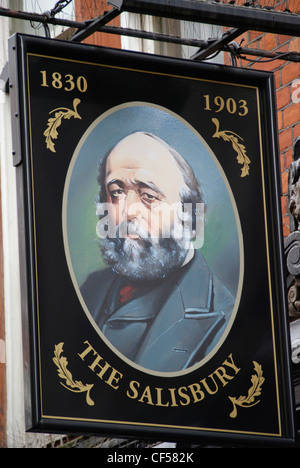 Un gros plan du Salisbury enseigne de pub sur St Martins Lane à Westminster. Banque D'Images