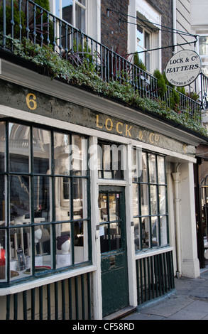 Shop façade de Lock and Co Hatters sur St James's Street. Banque D'Images