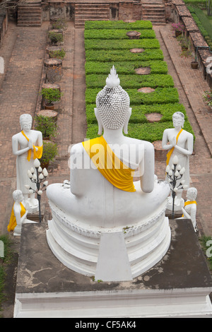 Les jardins de Wat Yai Chai Mongkhon, Ayutthaya, Thaïlande Banque D'Images
