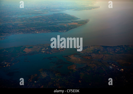 L'estuaire de la Tamise à nord à partir de 20 000 pieds. Site proposé de nouveau sur l'aéroport de Londres à l'île de Grain sur la péninsule de Hoo. Banque D'Images