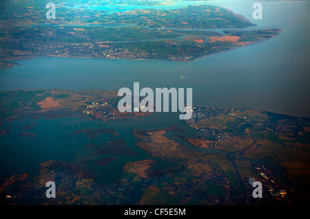 L'estuaire de la Tamise à nord à partir de 20 000 pieds. Site proposé de nouveau sur l'aéroport de Londres à l'île de Grain sur la péninsule de Hoo. Banque D'Images