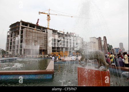 La construction d'appartements et immeubles de bureaux autour de la Place De La Gare, la Ville, Kinshasa, RDC. Banque D'Images