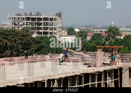 La construction d'appartements et immeubles de bureaux autour de la Place De La Gare, la Ville, Kinshasa, RDC. Banque D'Images