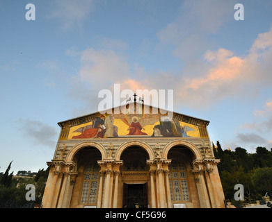 Eglise de toutes les nations, aussi connu comme Basiilca d'agonie, est dit être la dernière place Jésus a prié avant leur arrestation. Banque D'Images