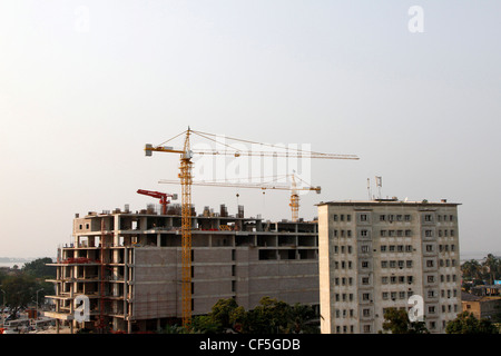 La construction d'appartements et immeubles de bureaux autour de la Place De La Gare, la Ville, Kinshasa, RDC. Banque D'Images