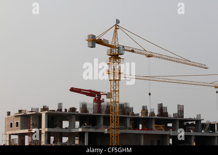 La construction d'appartements et immeubles de bureaux autour de la Place De La Gare, la Ville, Kinshasa, RDC. Banque D'Images