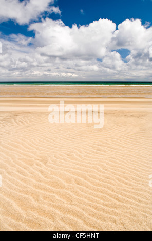 Les modèles sur la plage de sable de Garry sur l'île de Lewis. Banque D'Images