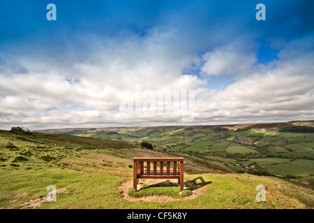 Vue sur le North Yorkshire Moors. La zone du Parc National est 554 milles carrés ou 1436 kilomètres carrés. Banque D'Images