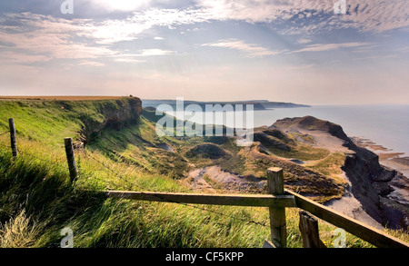 L'érosion côtière à Kettleness sur le North Yorkshire Moors. L'érosion de la terre par la violence constante de la mer, primar Banque D'Images