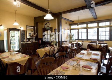 L'intérieur du Forum Salons de thé. Après la Conquête Normande, Denbigh devint une ville frontière galloise gardant l'approche de l'Hira Banque D'Images