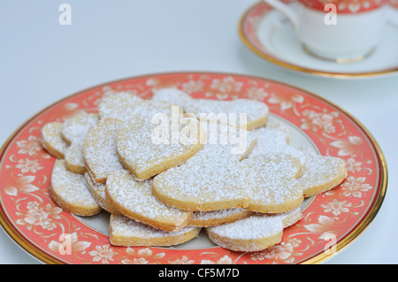 Les cookies en forme de coeur Banque D'Images