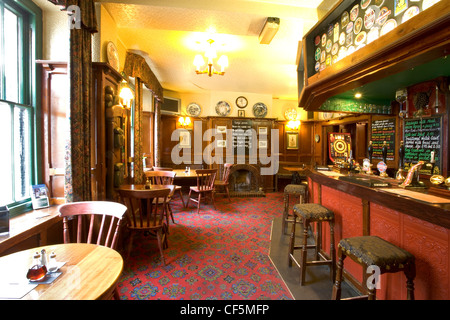 Intérieur de la Queens Head public house. Banque D'Images