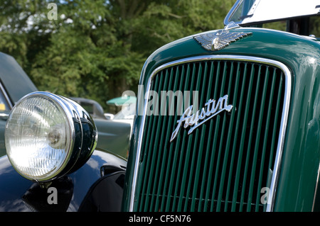 La calandre avant et un projecteur de l'Austin Seven vert vintage car. Banque D'Images