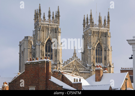 Les tours de l'ouest de York Minster, construit entre 1220 et 1472. La Cathédrale est la plus grande cathédrale gothique d'Europe du nord. Banque D'Images