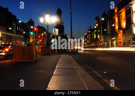 Vue de nuit de l'O'Connell Street à Dublin. Banque D'Images