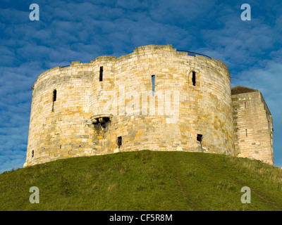 Clifford's Tower, construit au 13e siècle le remplacement d'un bois original garder brûlées au cours d'un siège par les citoyens de l'Jewis Banque D'Images