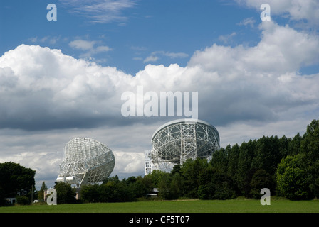 Le Lovell et Mark II télescopes à l'observatoire de Jodrell Bank.Le télescope Lovell est le troisième plus grand plat orientable radio Banque D'Images