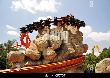 L'Anaconda ride à Gold Reef City Theme Park, Johannesburg, la Province de Gauteng, Afrique du Sud Banque D'Images