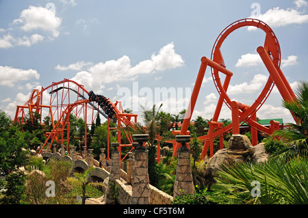 L'Anaconda ride à Gold Reef City Theme Park, Johannesburg, la Province de Gauteng, Afrique du Sud Banque D'Images