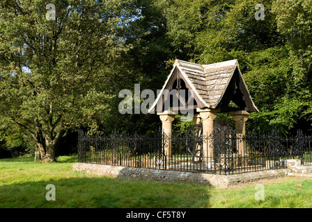 St James's Well, construit par William Evelyn et ouvert en août 1893, sur Abinger Common (pensé pour être le plus ancien village de Engla Banque D'Images