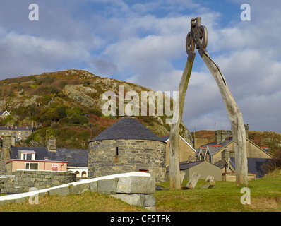 Une arche de bois qui signifie le début de la lon Ardudwy randonnée à vélo et Ty Crwn ('Round House'). Ty Crwn a été construit en 1834 comme un Banque D'Images