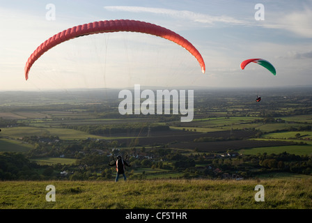 Parapentes au Devil's Dyke. Banque D'Images