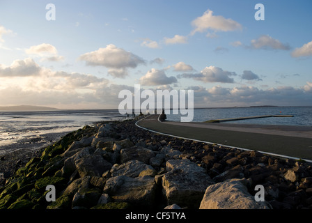 Voie d'accès autour de la marina de plaisance à West Kirby. Banque D'Images