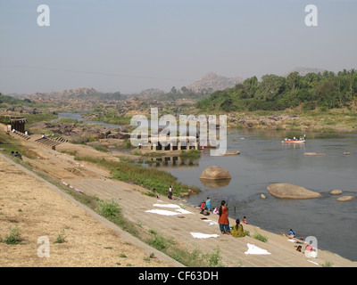 Tungabhadra et monument ancien Banque D'Images