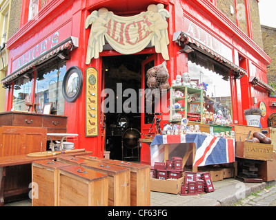 Alice's, établi depuis 1887, probablement le plus célèbre antiquaire dans le Portobello Road. Banque D'Images